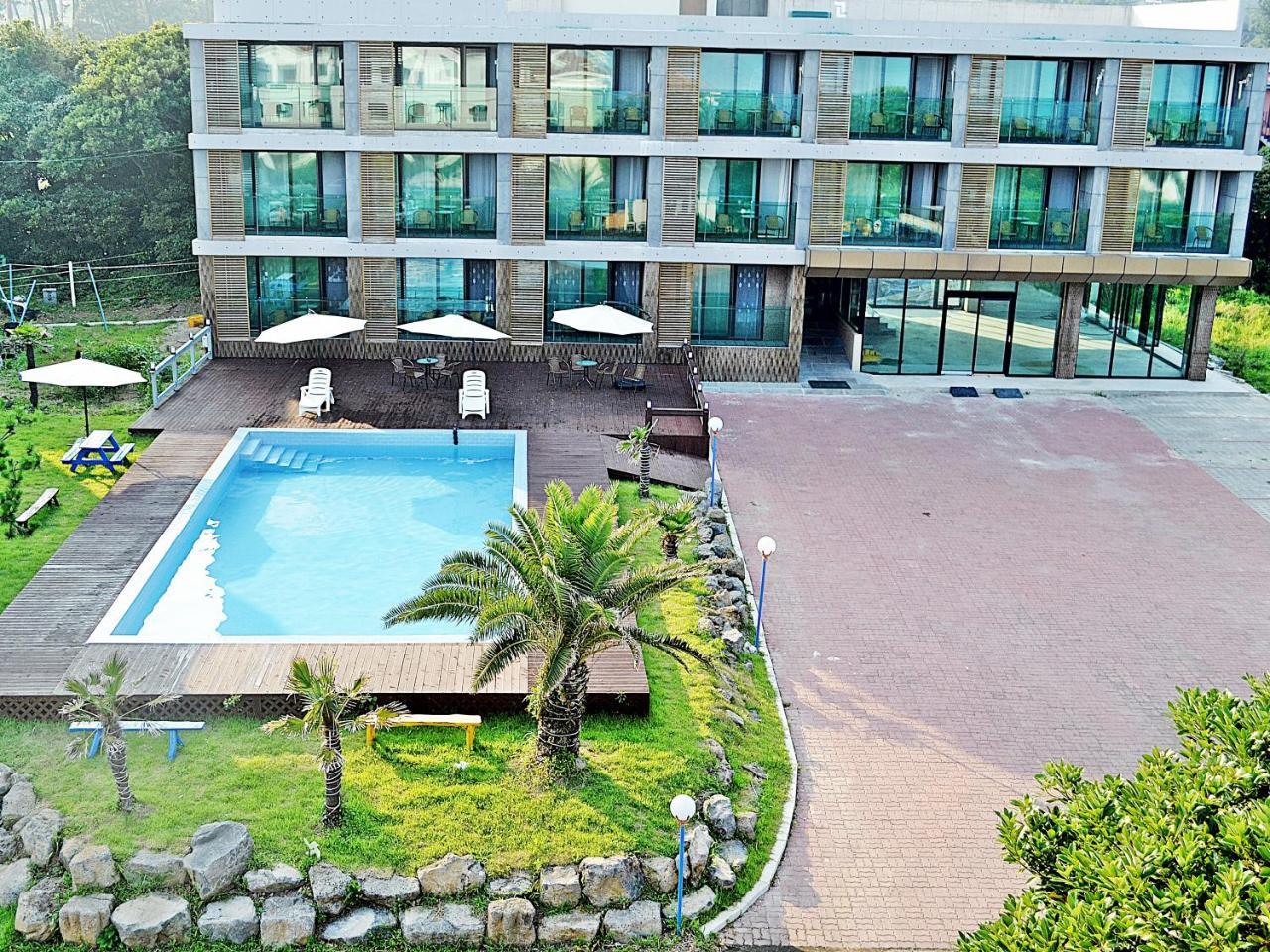 Memoria Resort Seogwipo Exterior foto